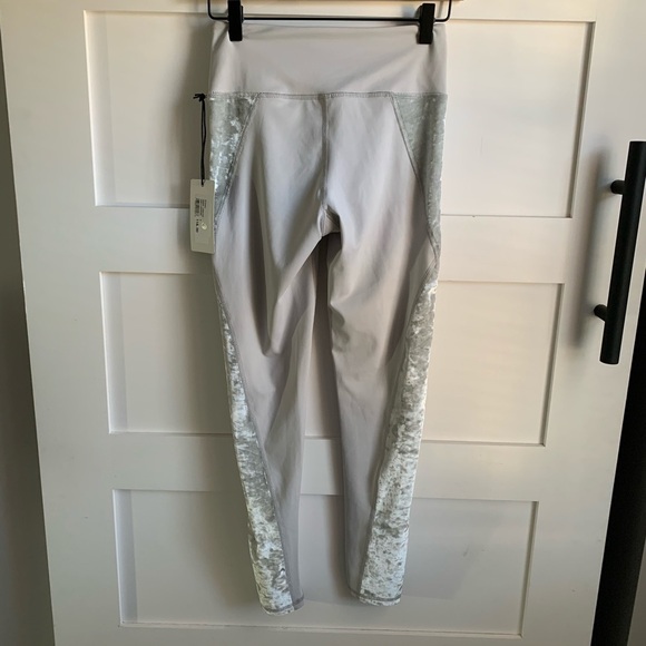 BLSPORTSWEAR | NWT Gray & Silver Yoga Pants Sm - Picture 5 of 11